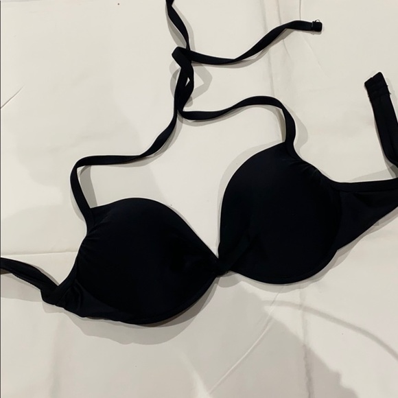 3 for $40 
TARGET underwire bikini top L worn once - Picture 1 of 1